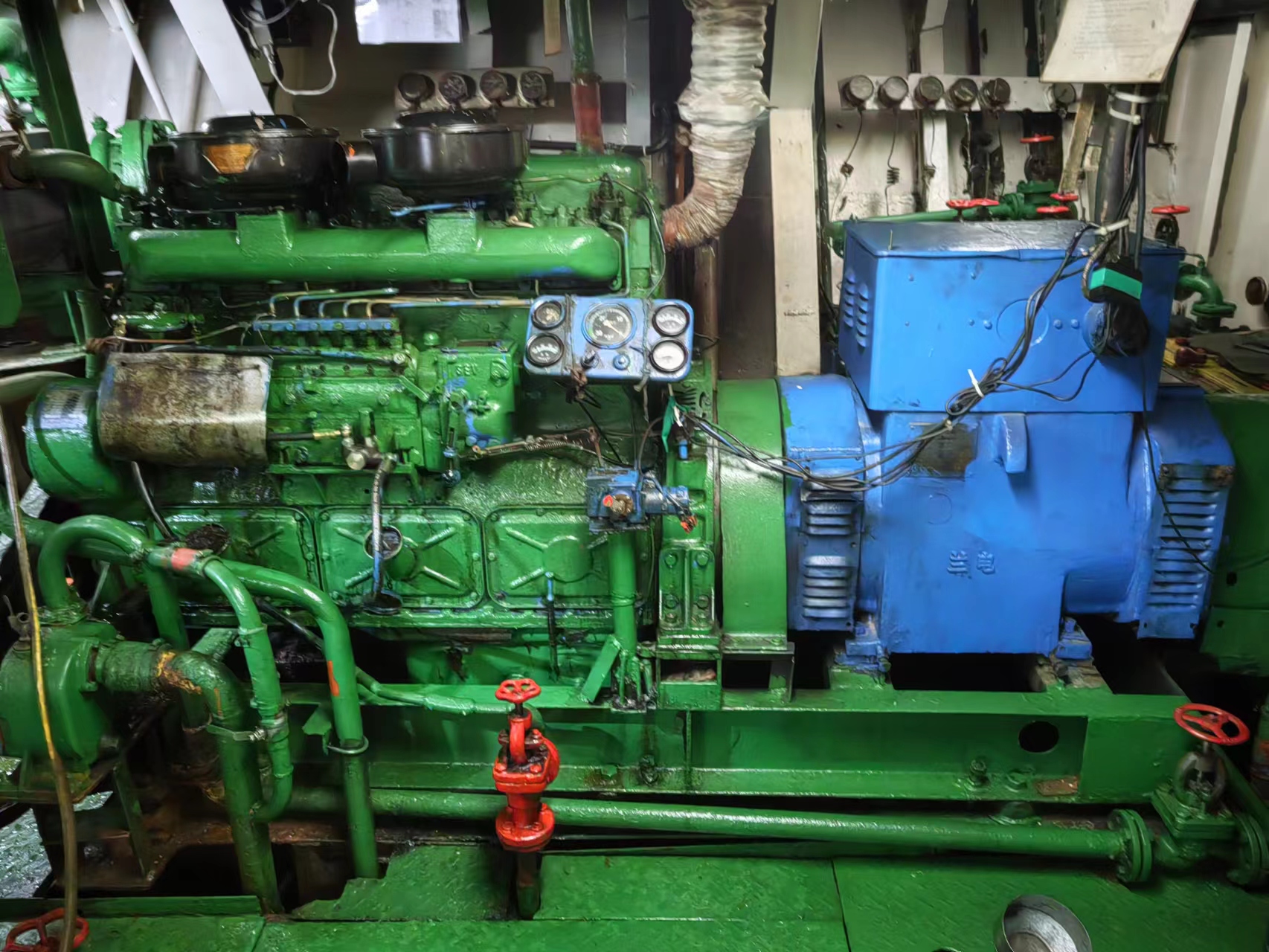 出售2468吨成品油船