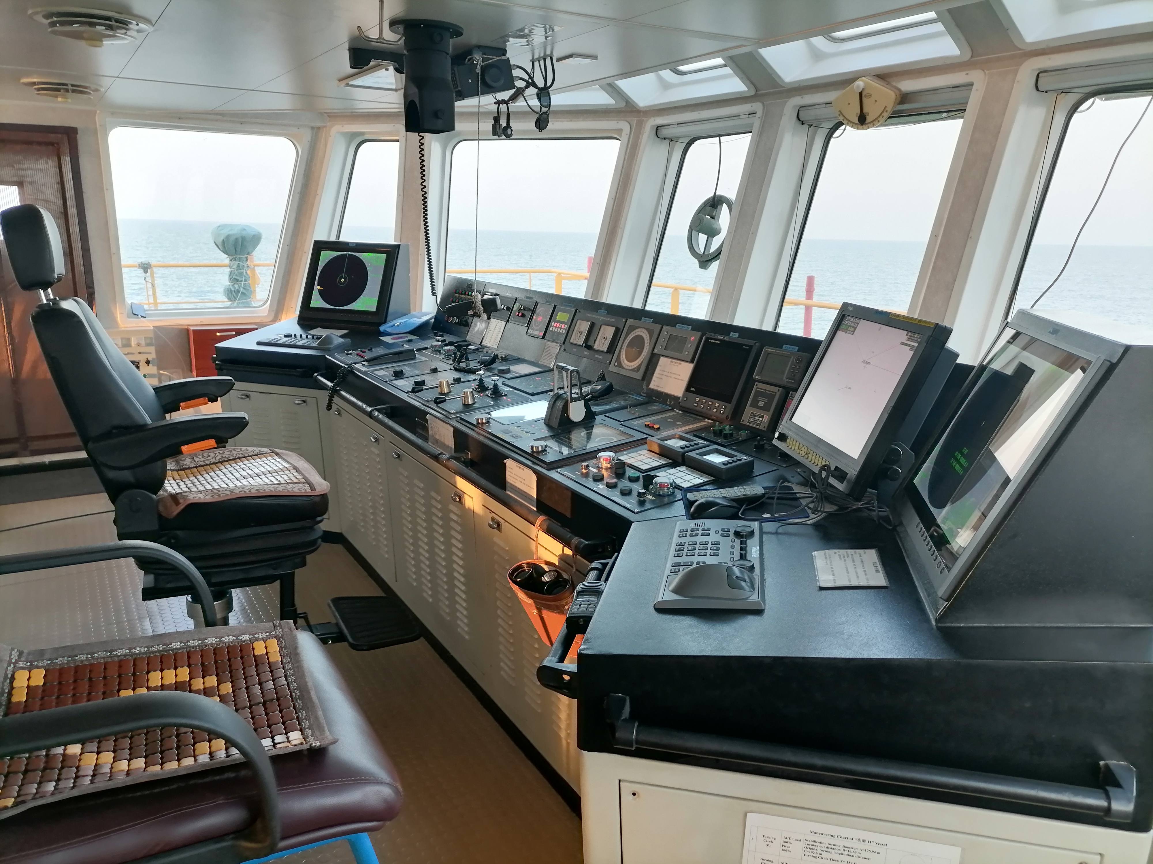 出售5222马力三用拖轮