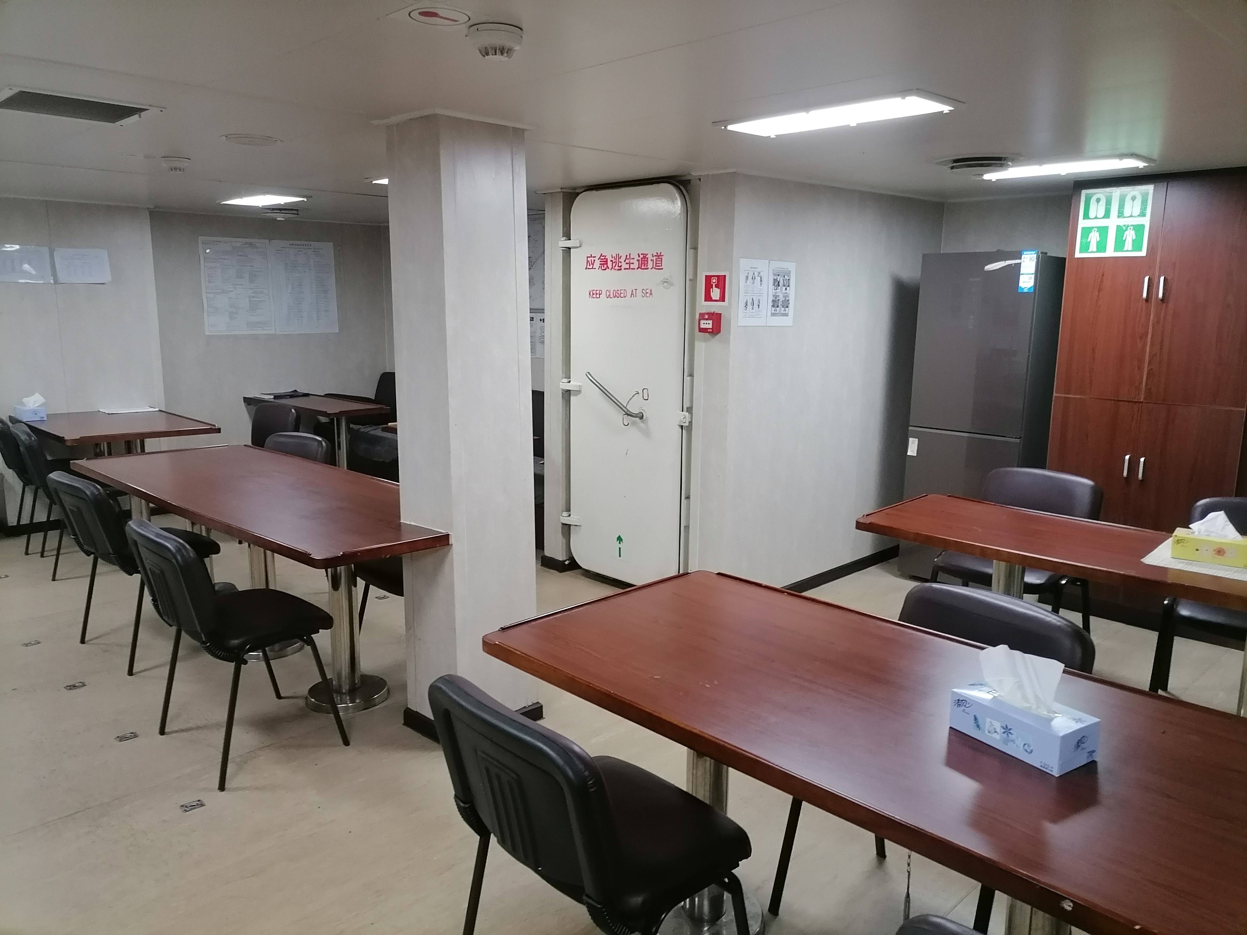 出售5222马力三用拖轮