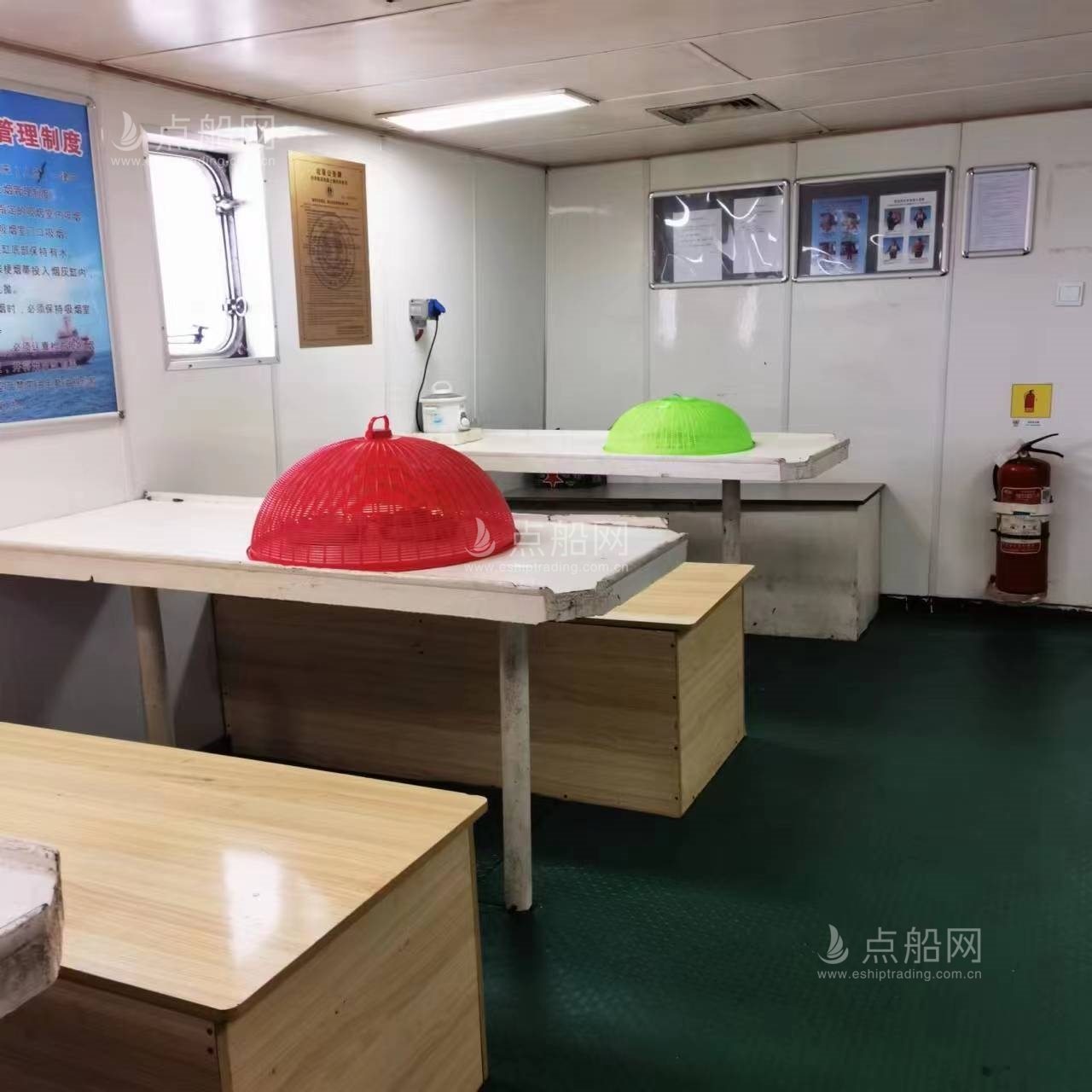 出售2498吨成品油船