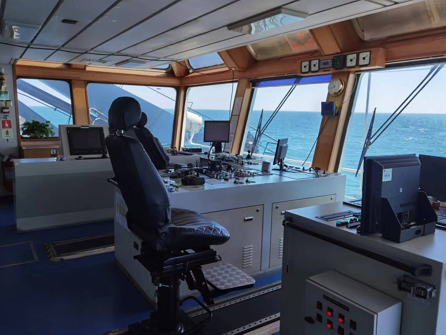 出售10771马力三用拖轮