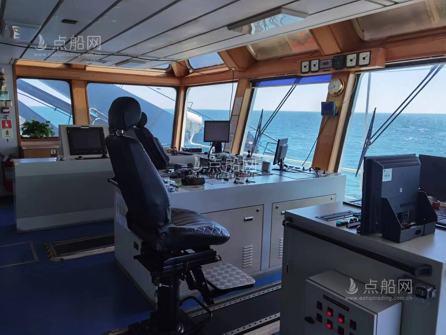 出售10771马力三用拖轮