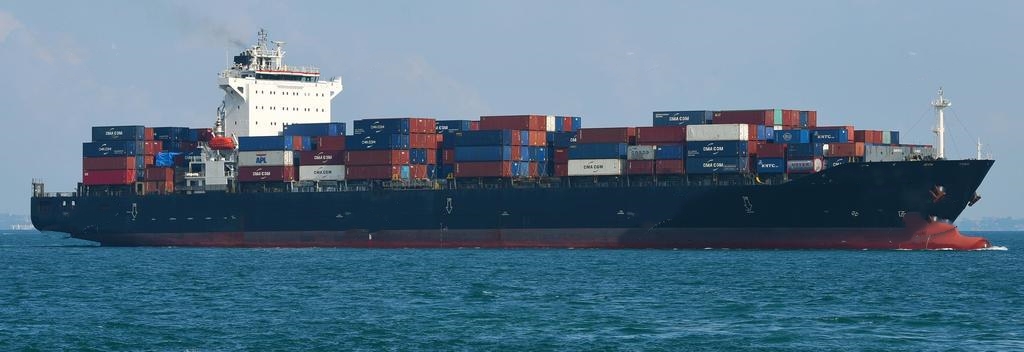 出售3398箱集装箱船