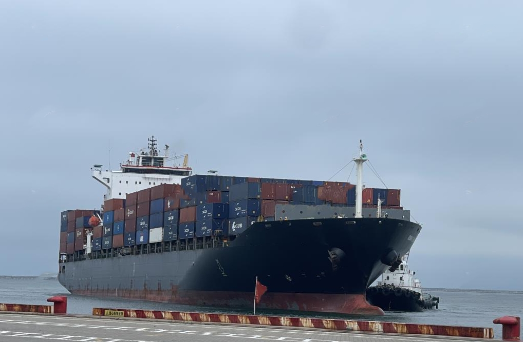 出售3398箱集装箱船