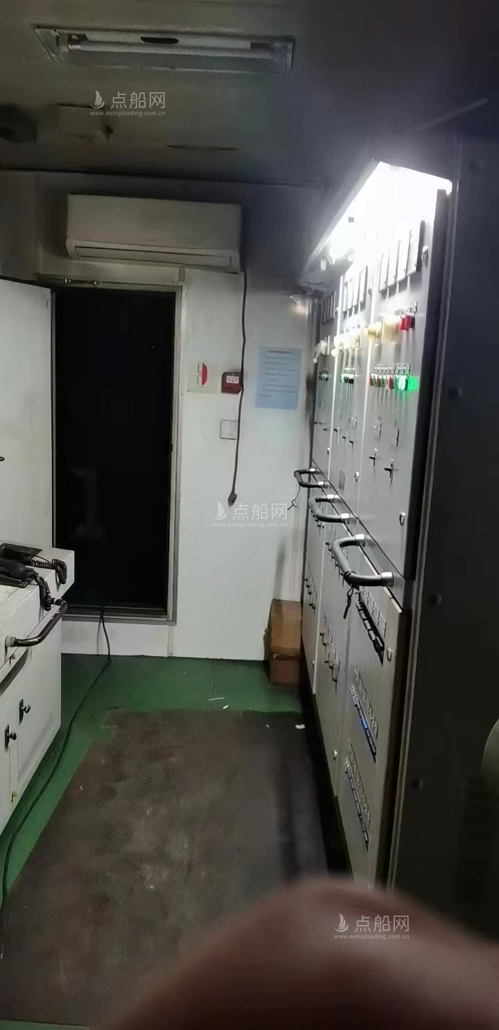 出售2000吨散货船