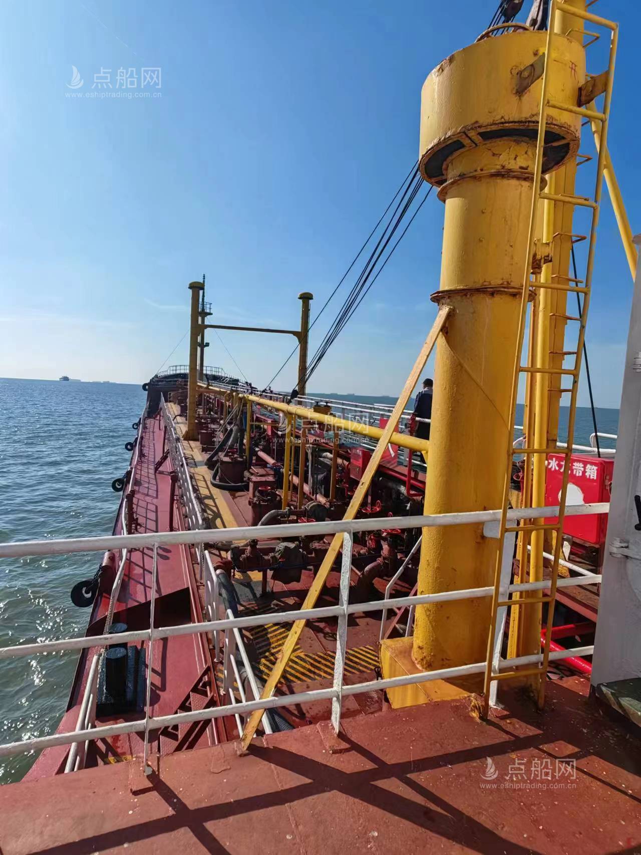 出售2417吨加油船