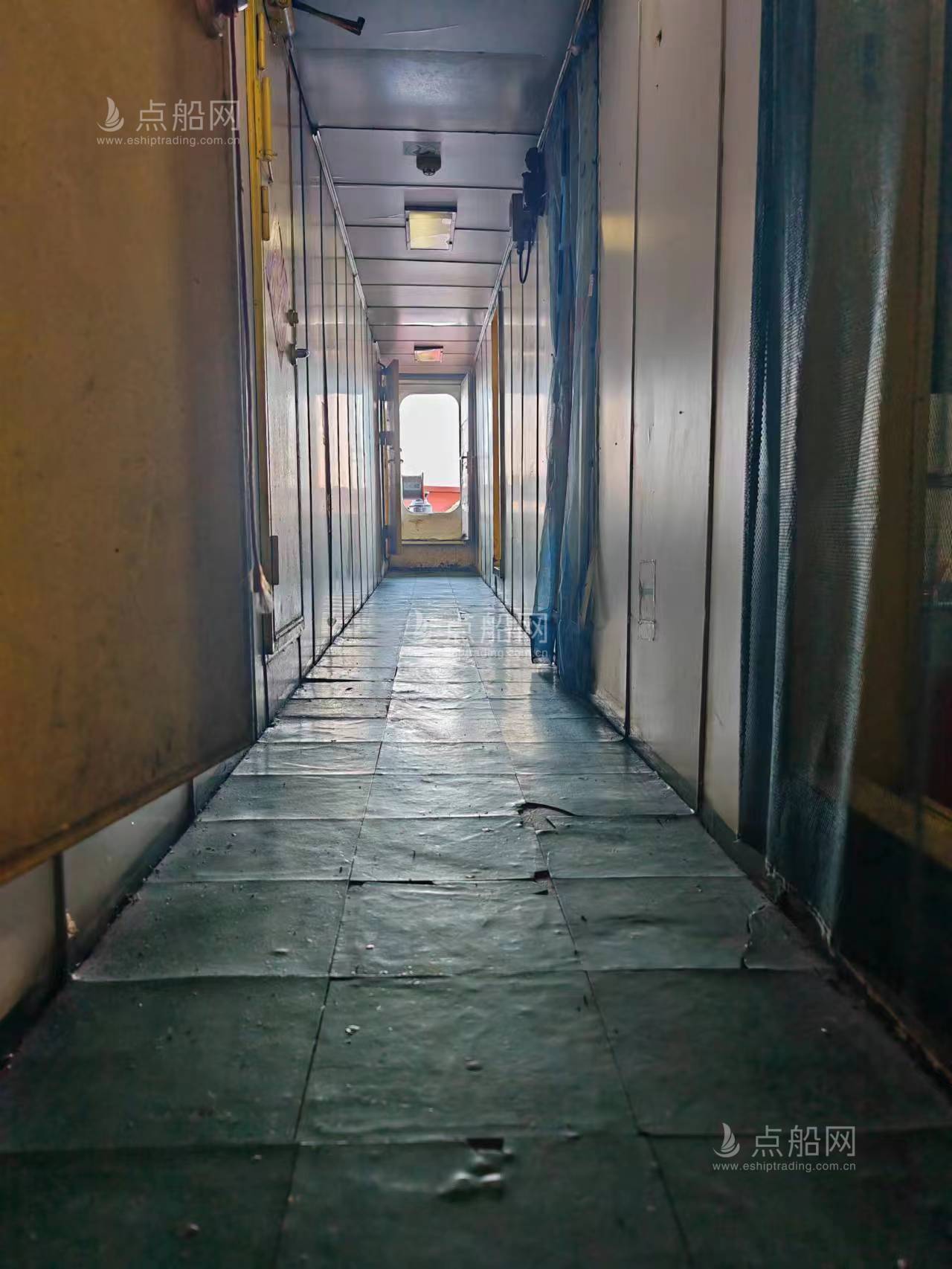 出售2417吨加油船