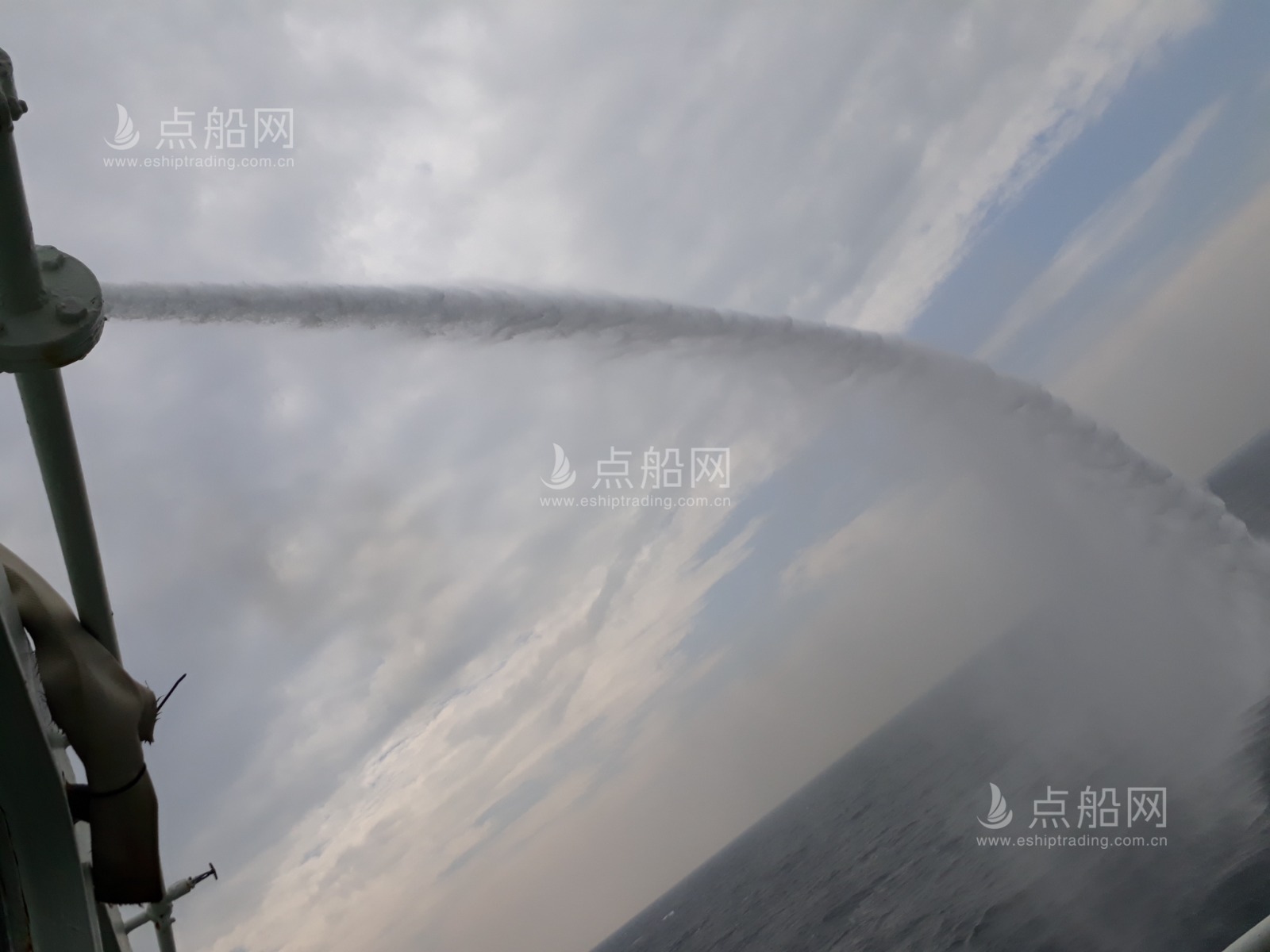 出售15640马力三用拖轮