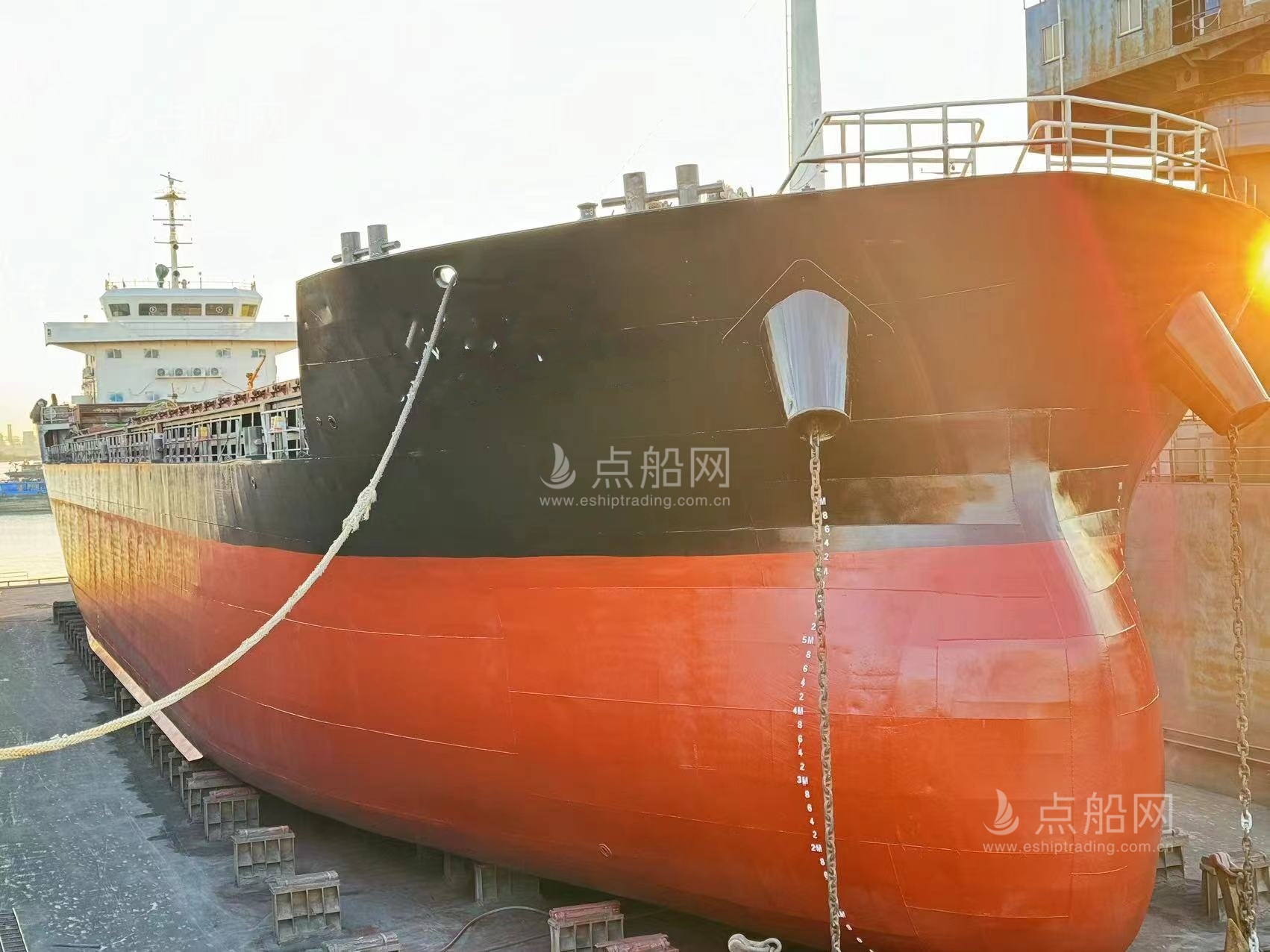 出售7600吨散货船