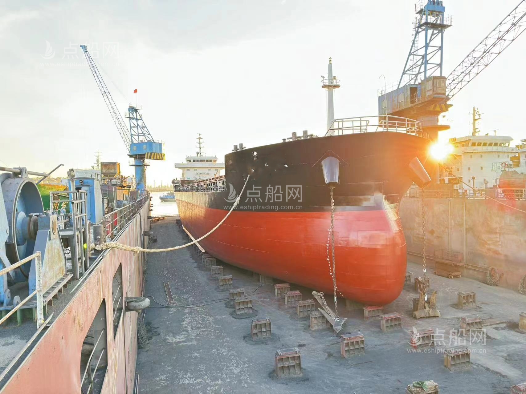 出售7600吨散货船