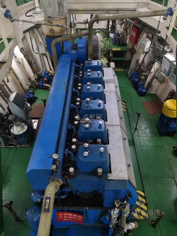 出售900箱集装箱船