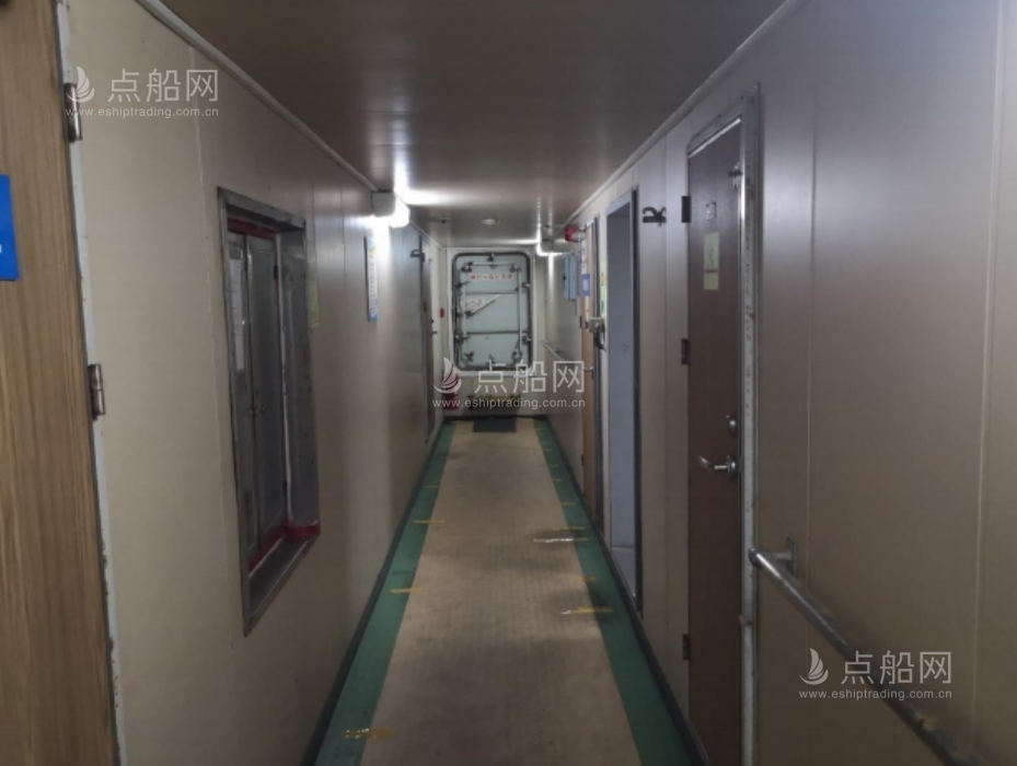 出售900箱集装箱船