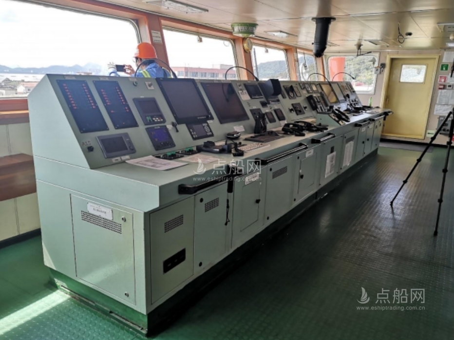 出售900箱集装箱船