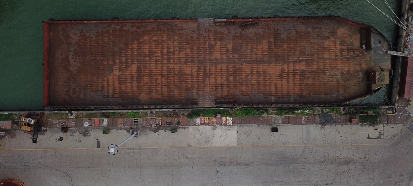 出售330尺无动力驳船