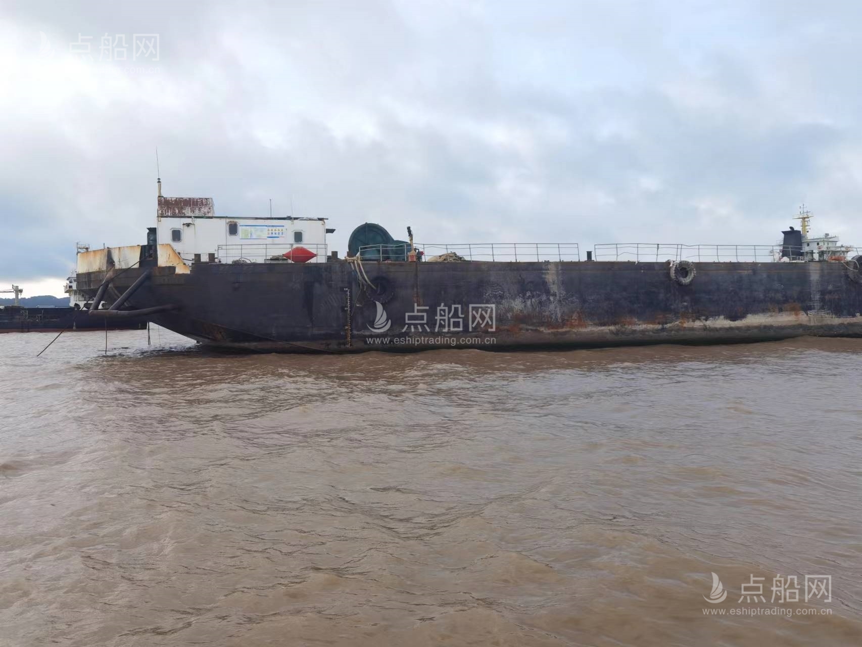 出售330尺无动力驳船