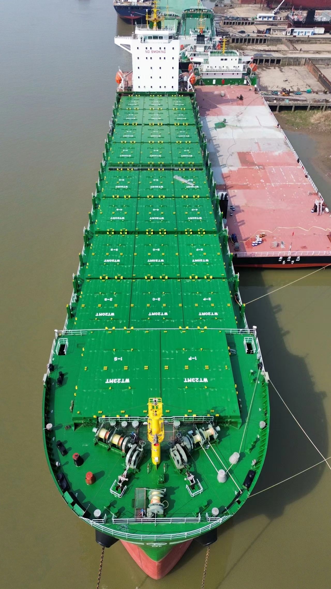 出售1667箱集装箱船