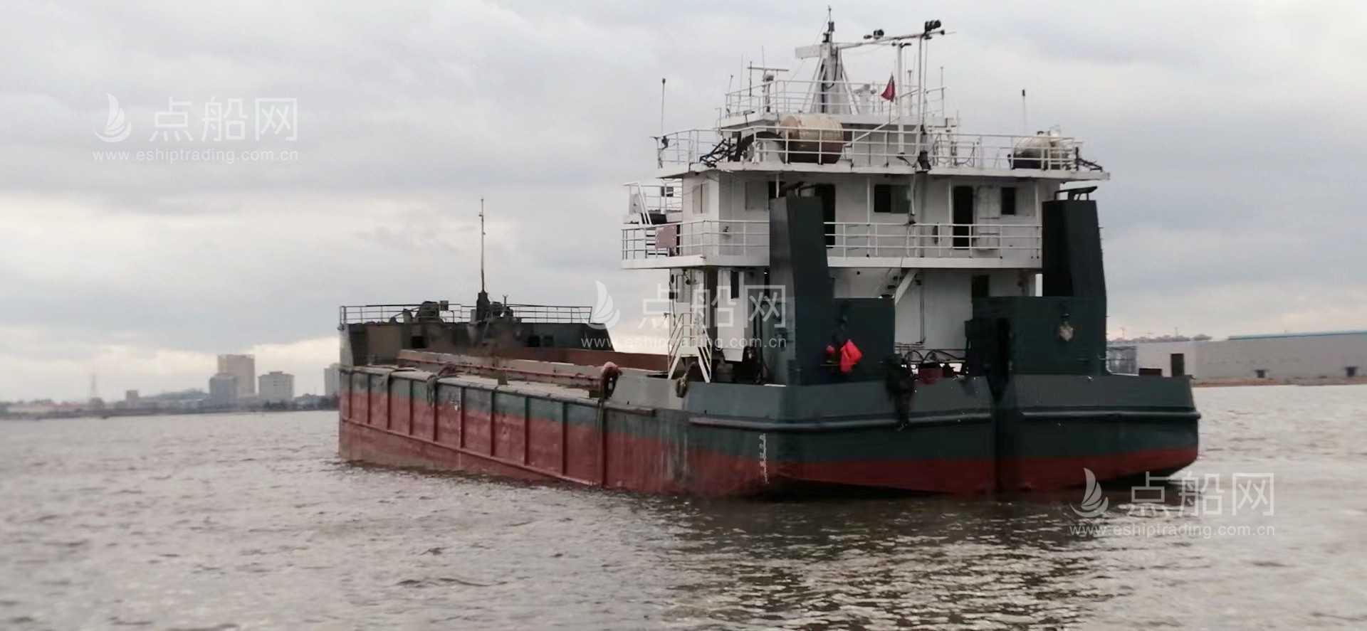 出售1140m³开体泥驳