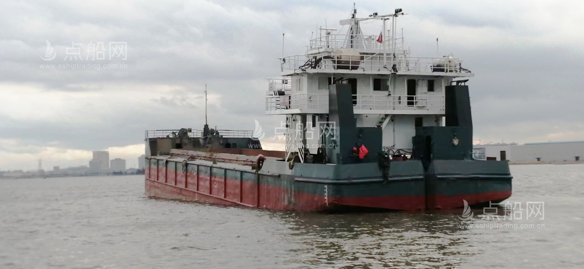 出售1140m³开体泥驳