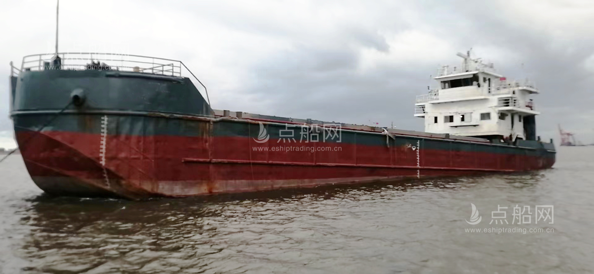 出售1140m³开体泥驳