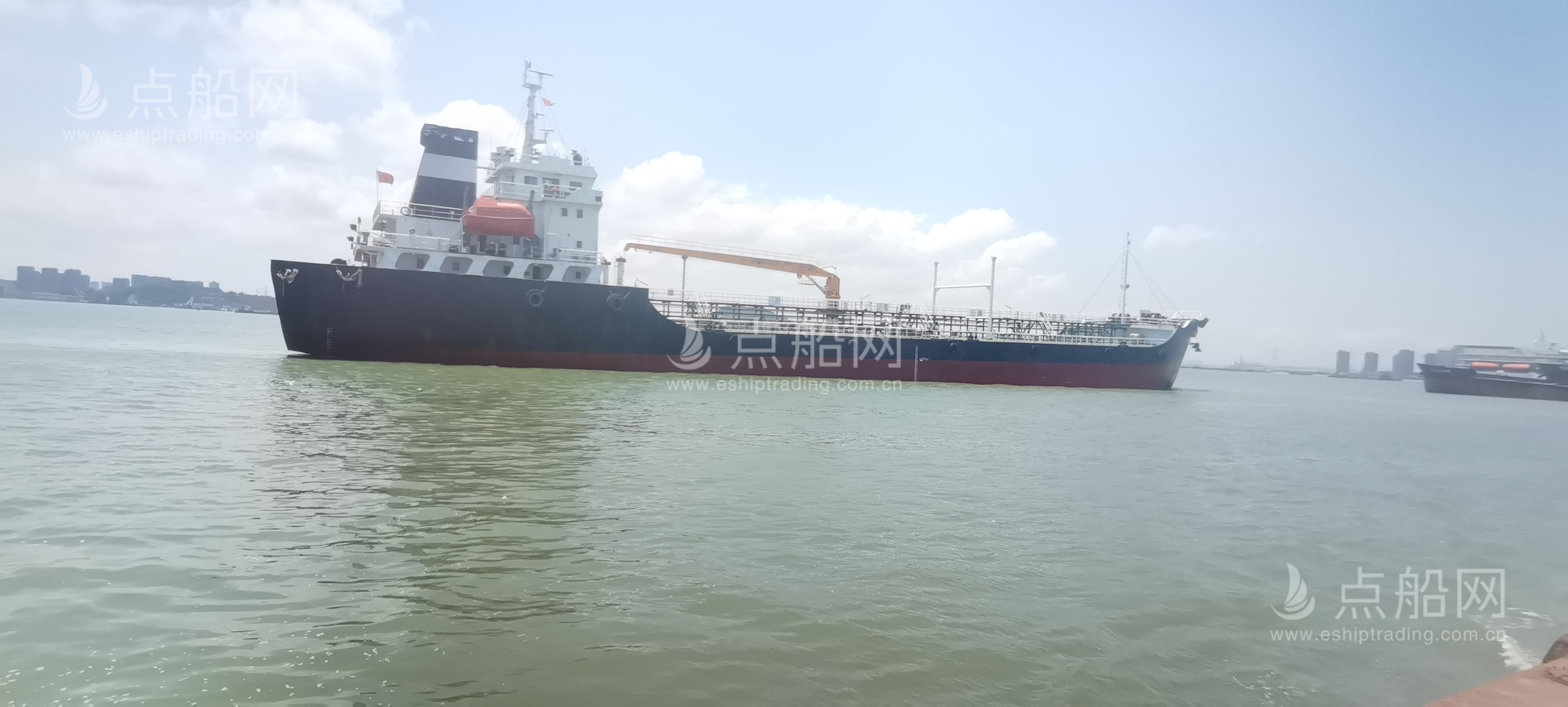 出售3800吨成品油船