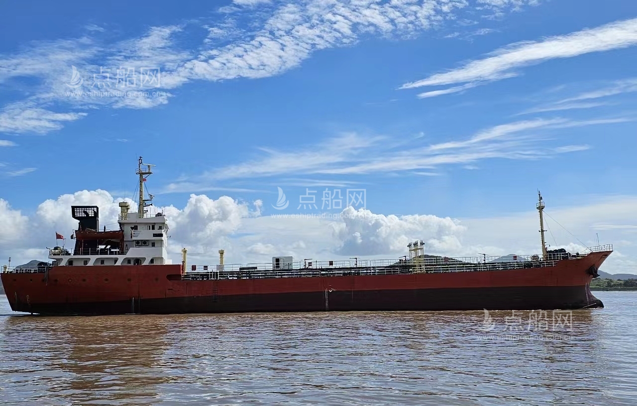 出售3290吨成品油船
