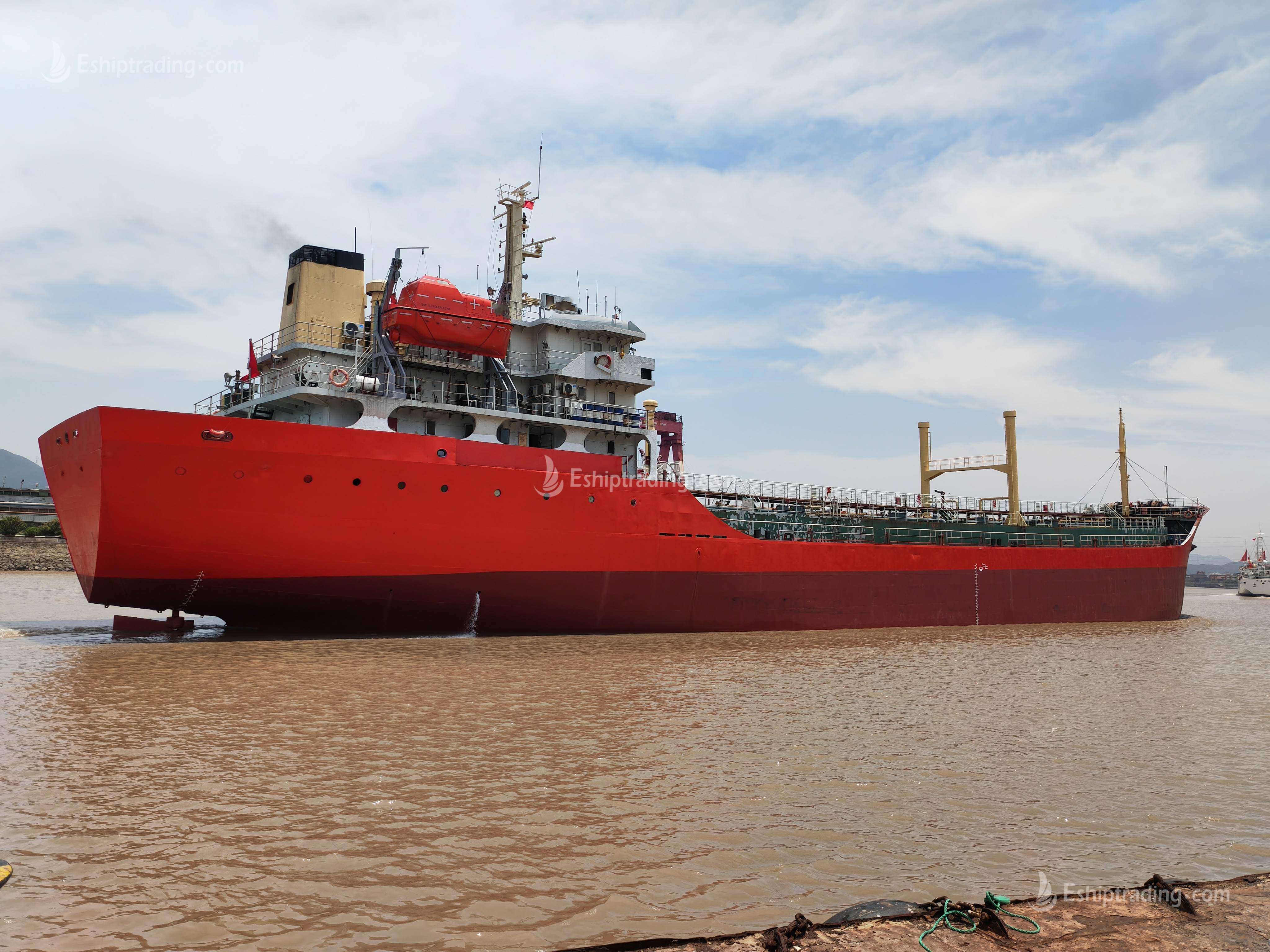 5000 T Product Oil Tanker For Sale