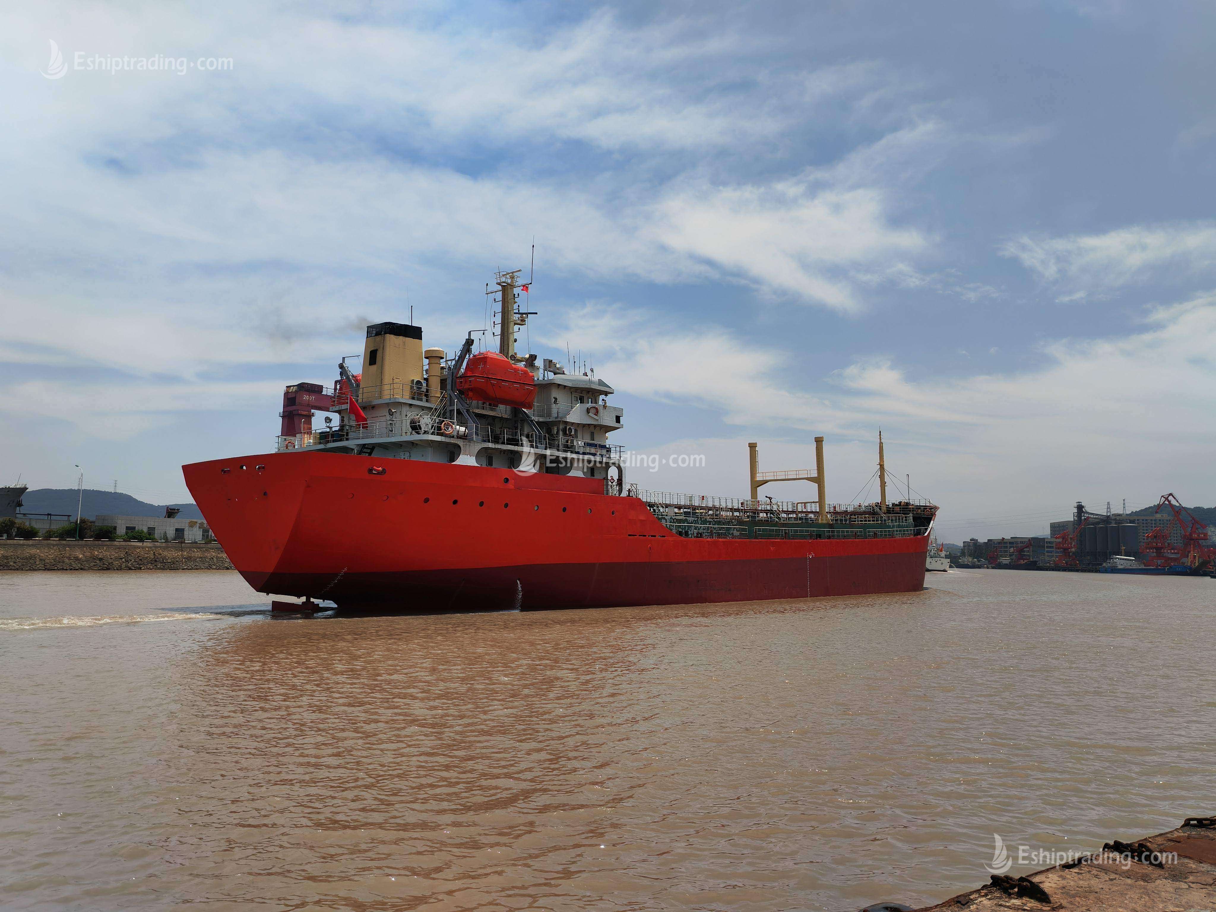 5000 T Product Oil Tanker For Sale