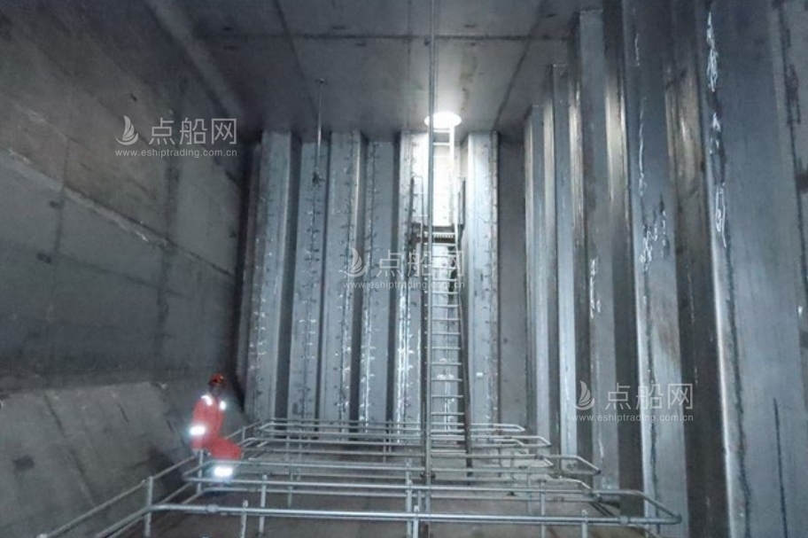 出售4380吨成品油船