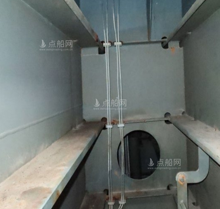 出售4380吨成品油船