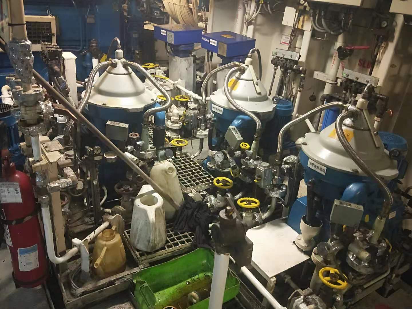 出售10812马力三用拖轮