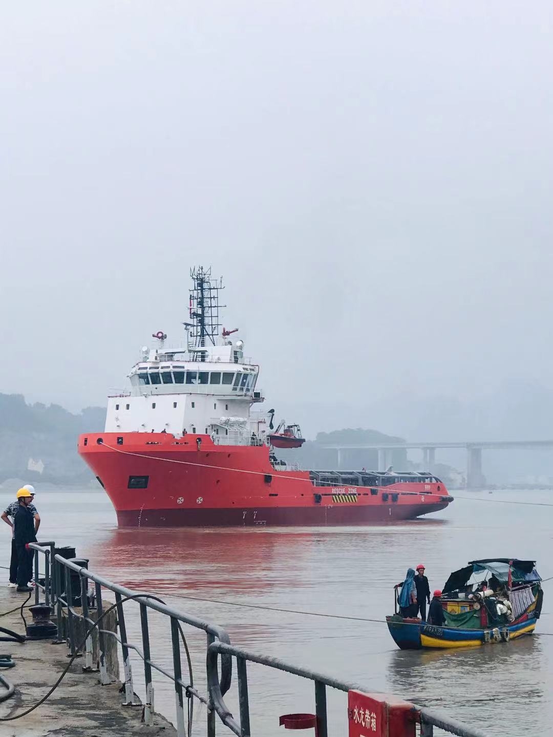 出售10812马力三用拖轮