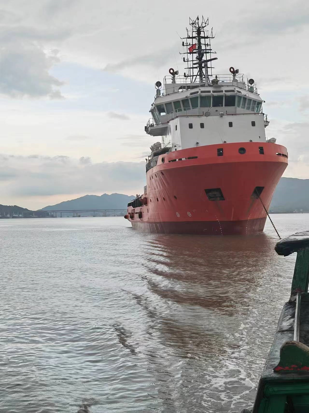 出售10812马力三用拖轮