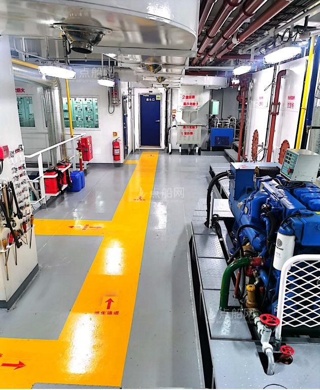 出售7500吨成品油船