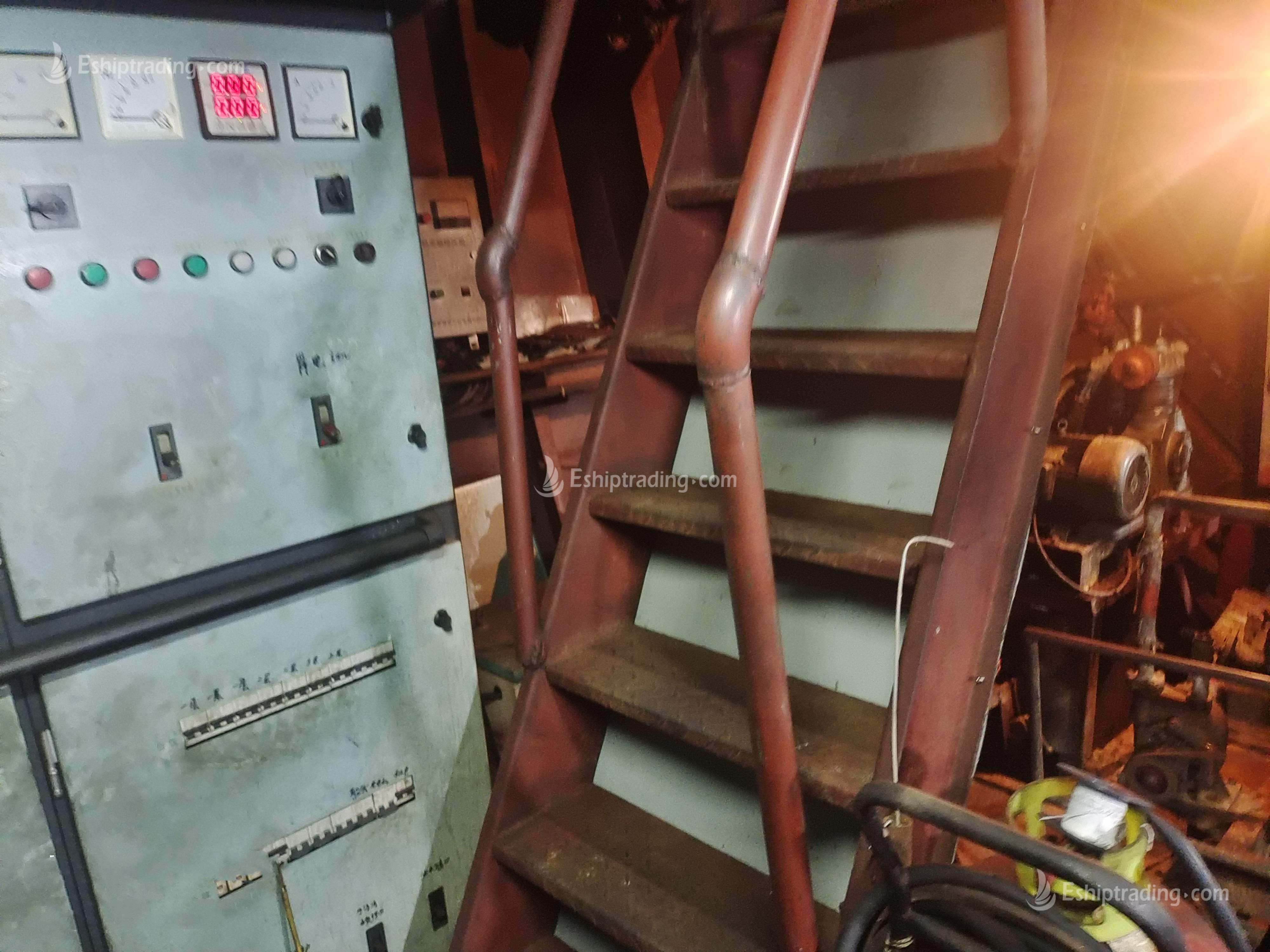 610 T Product Oil Tanker For Sale