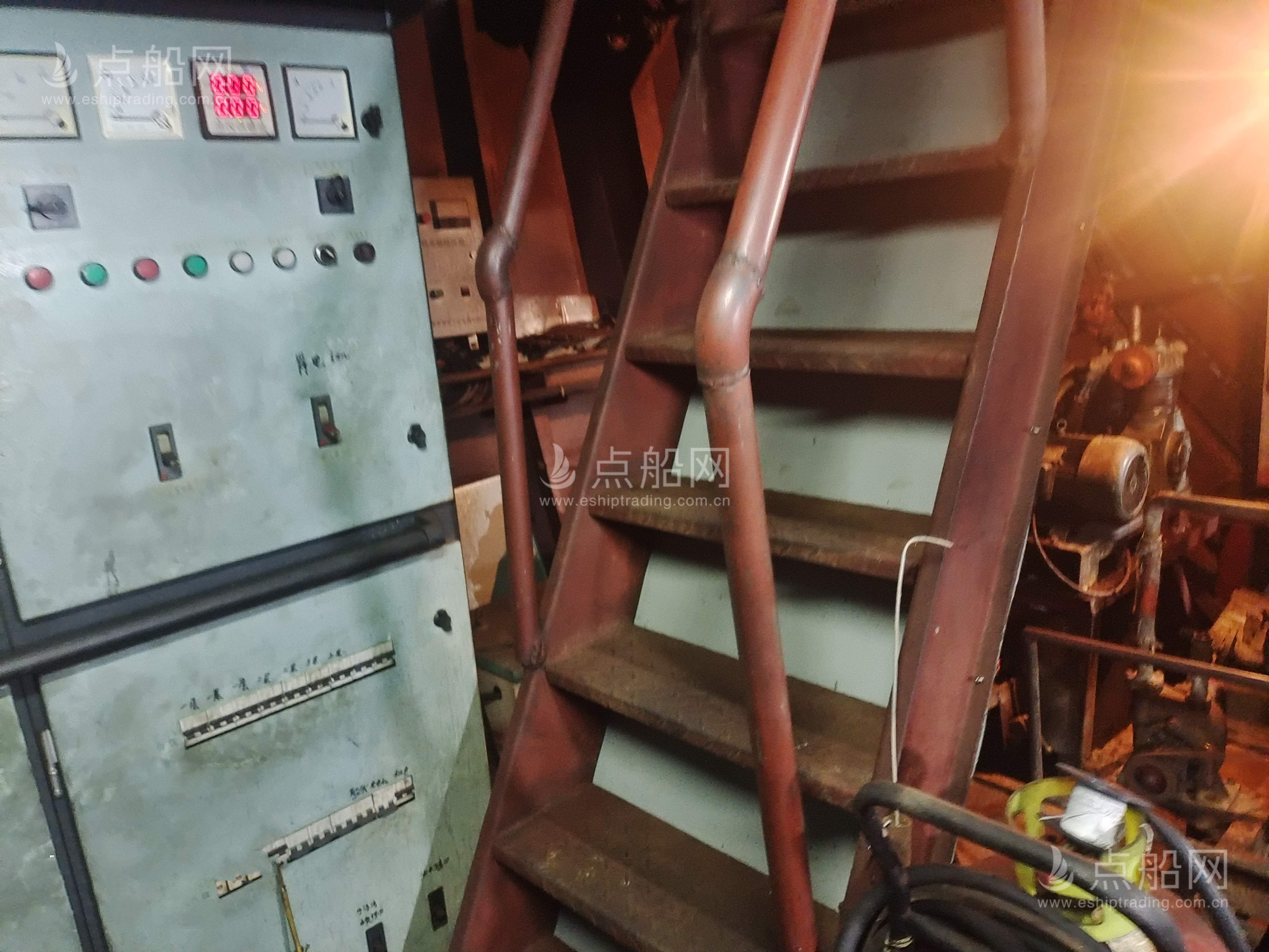 出售610吨成品油船