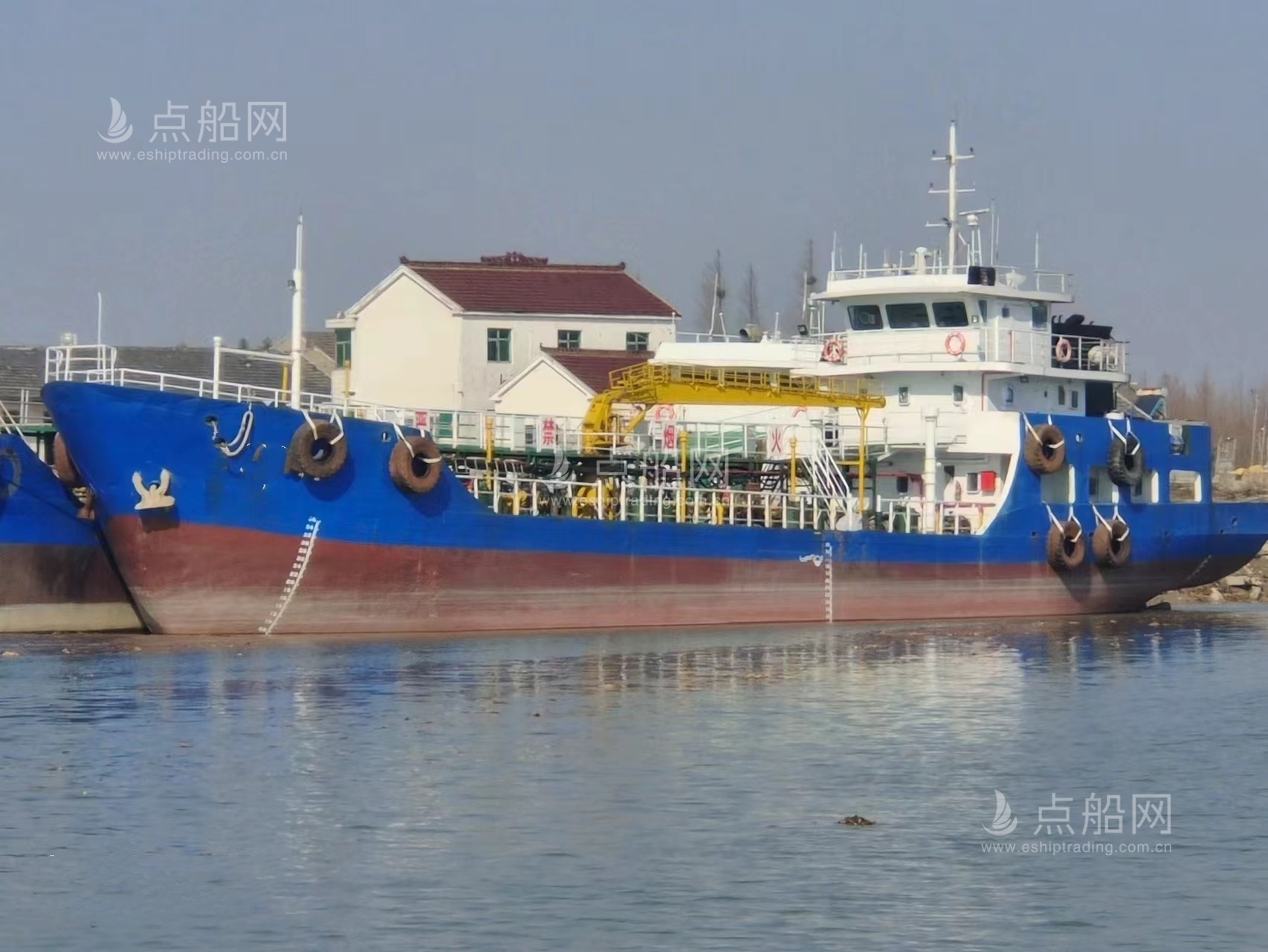 出售610吨成品油船