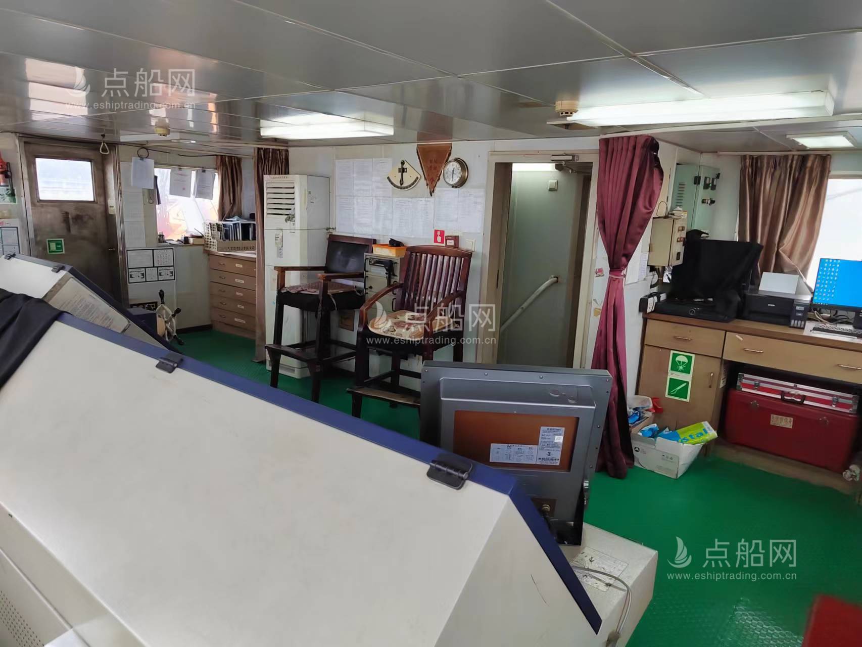 出售4500吨成品油船