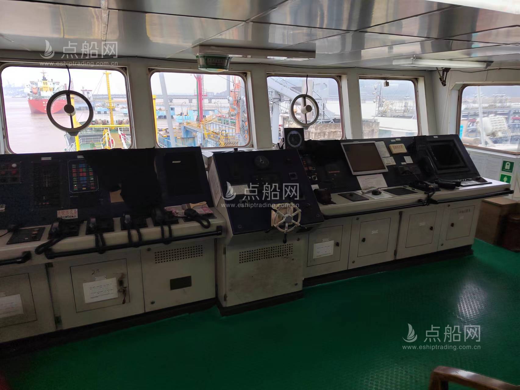 出售4500吨成品油船