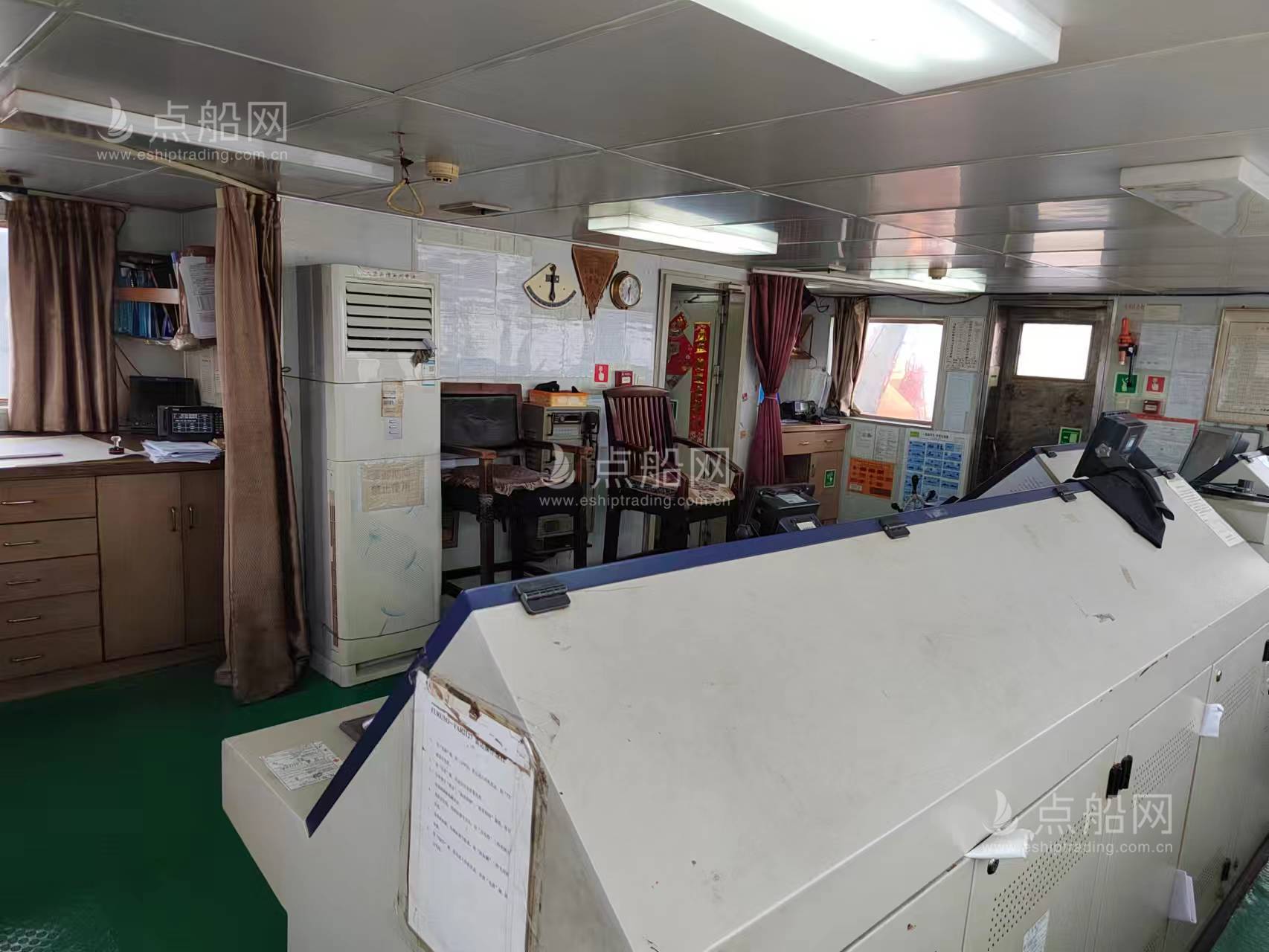 出售4500吨成品油船