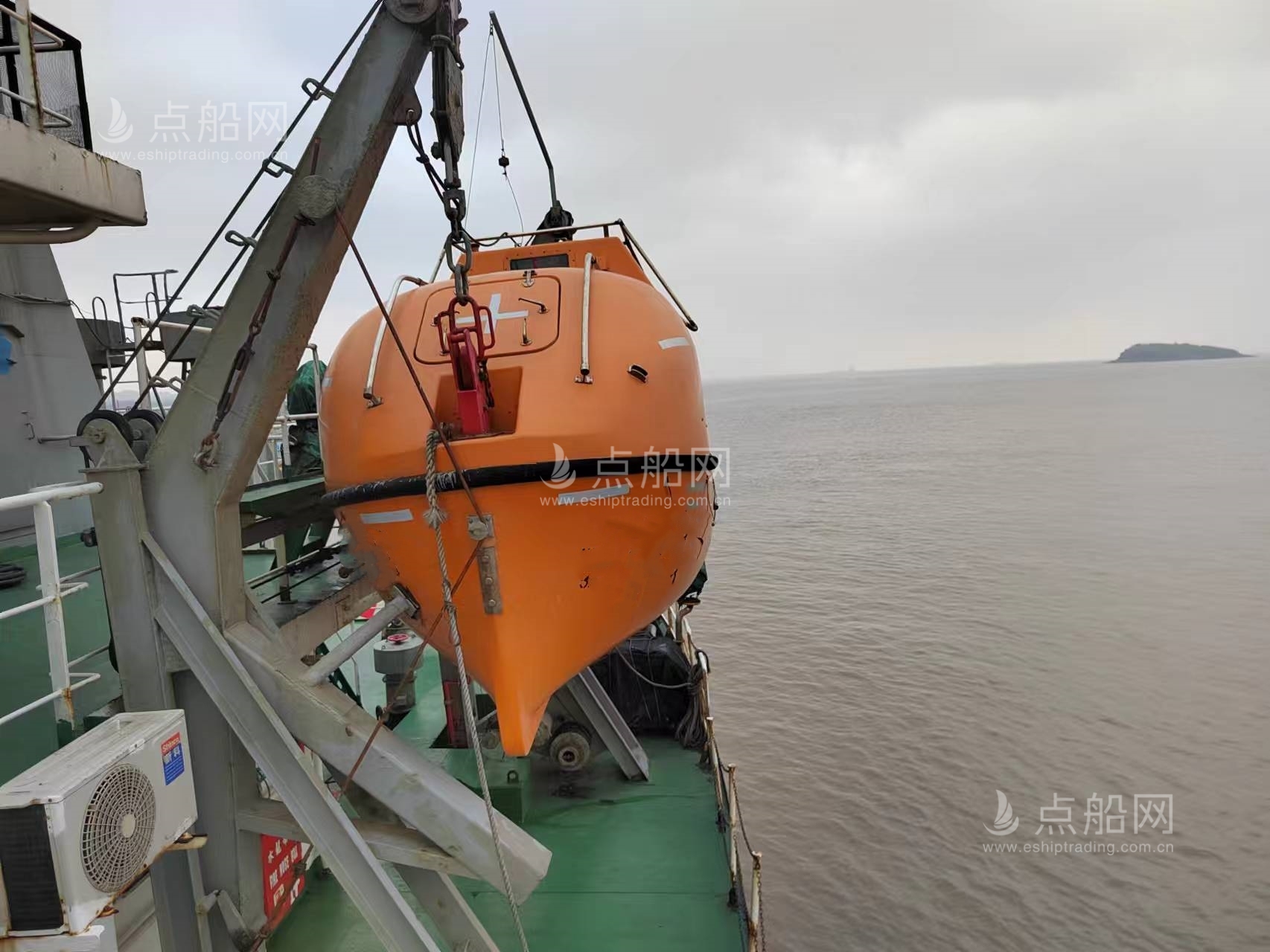 出售4500吨成品油船