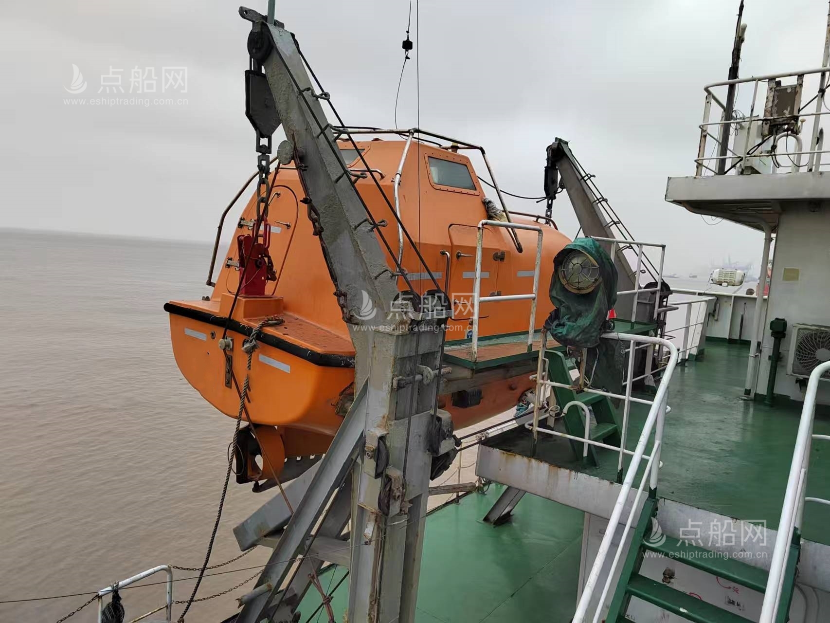 出售4500吨成品油船