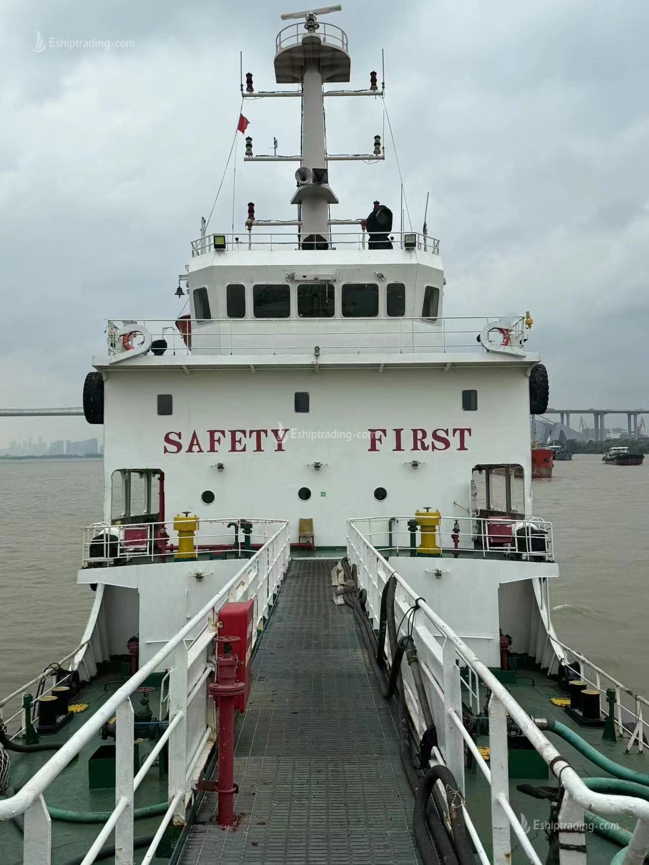 1700 T Product Oil Tanker For Sale