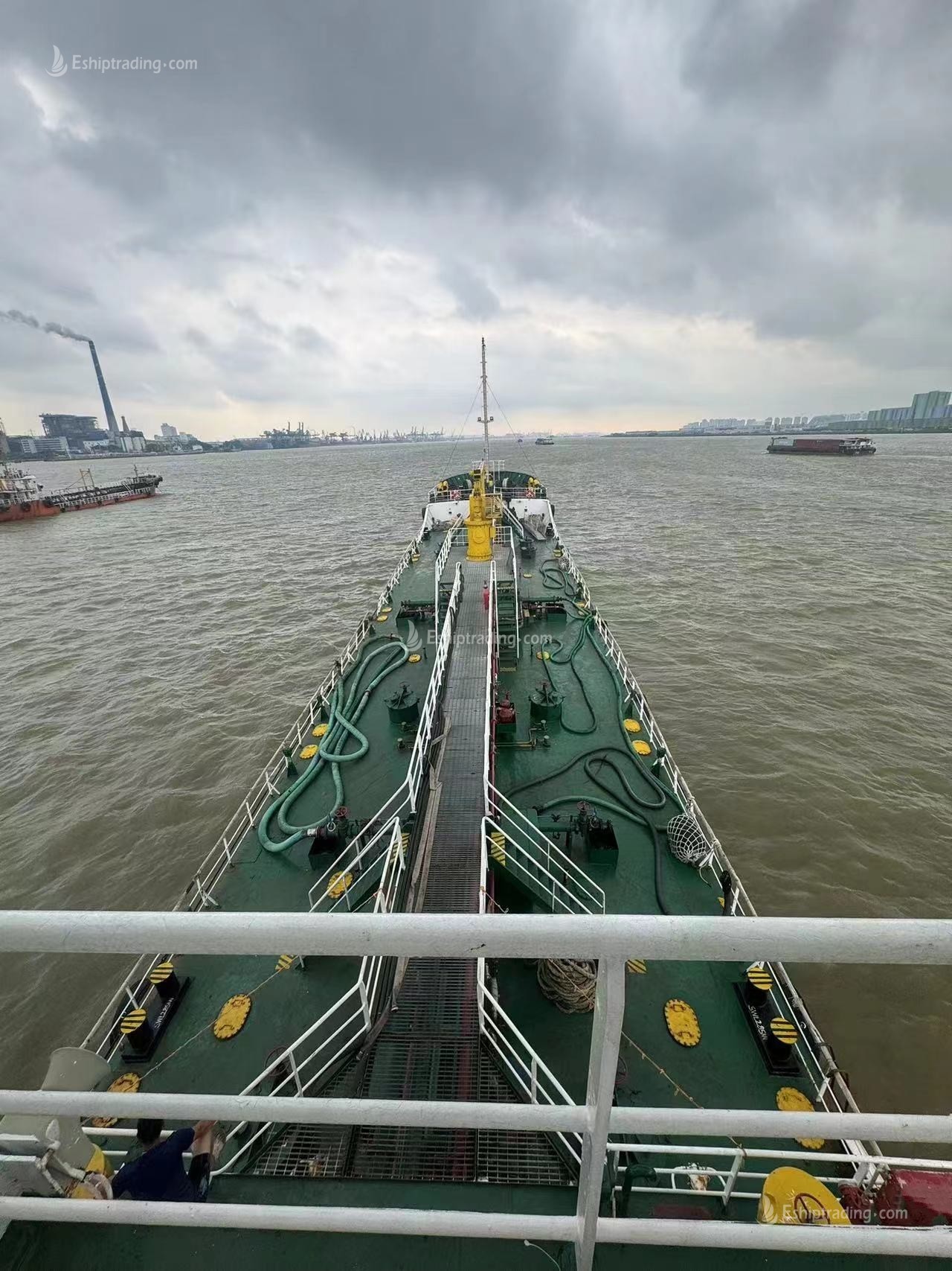 1700 T Product Oil Tanker For Sale