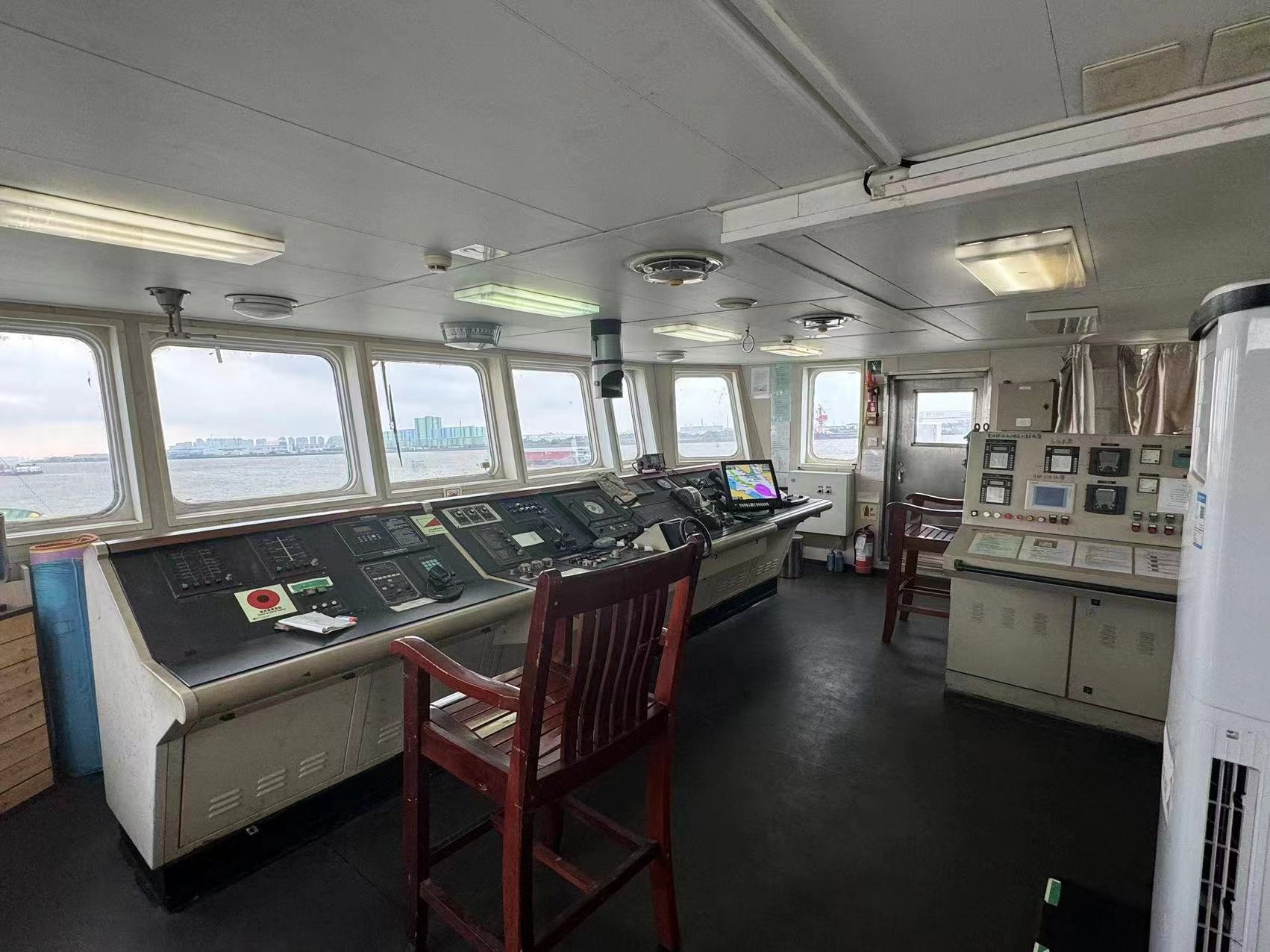 出售1700吨成品油船