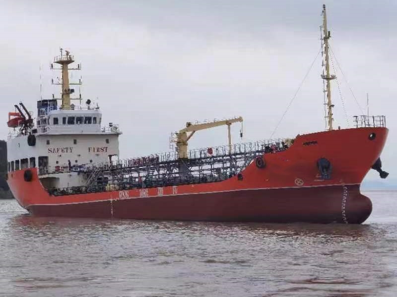 出售1700吨成品油船