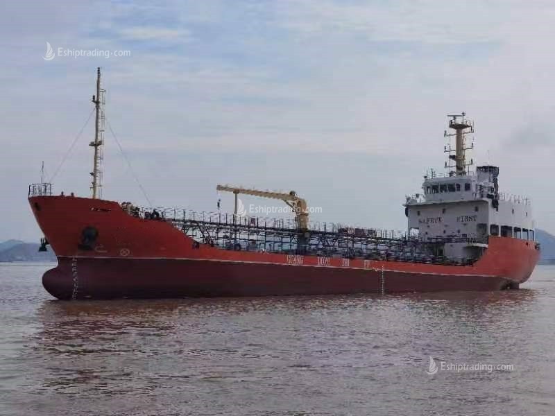 1700 T Product Oil Tanker For Sale