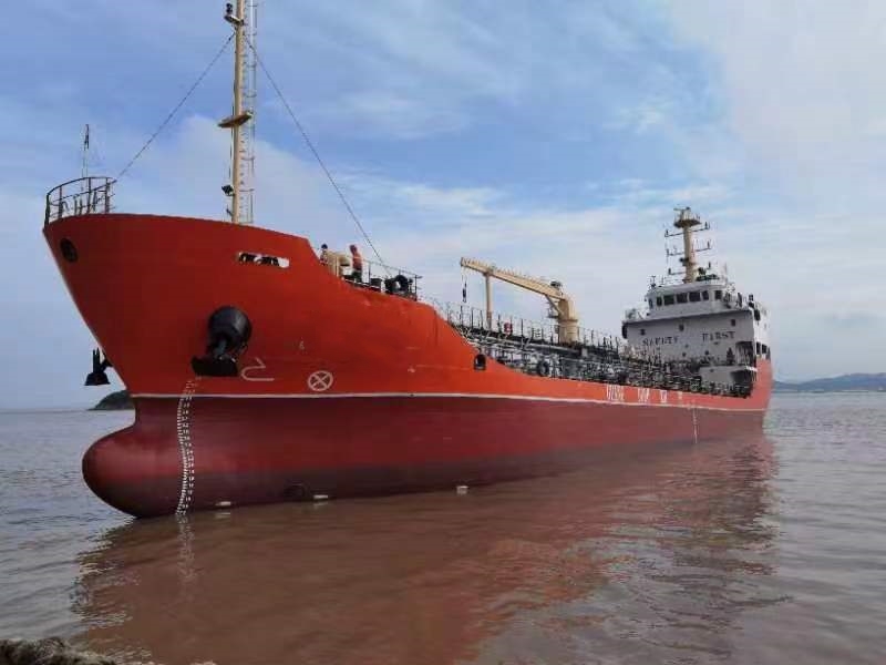 出售1700吨成品油船