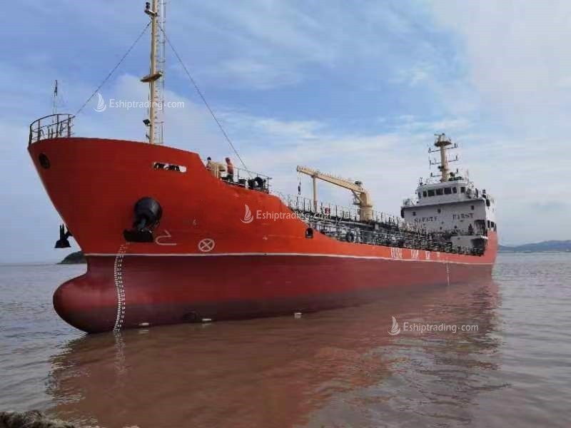 1700 T Product Oil Tanker For Sale