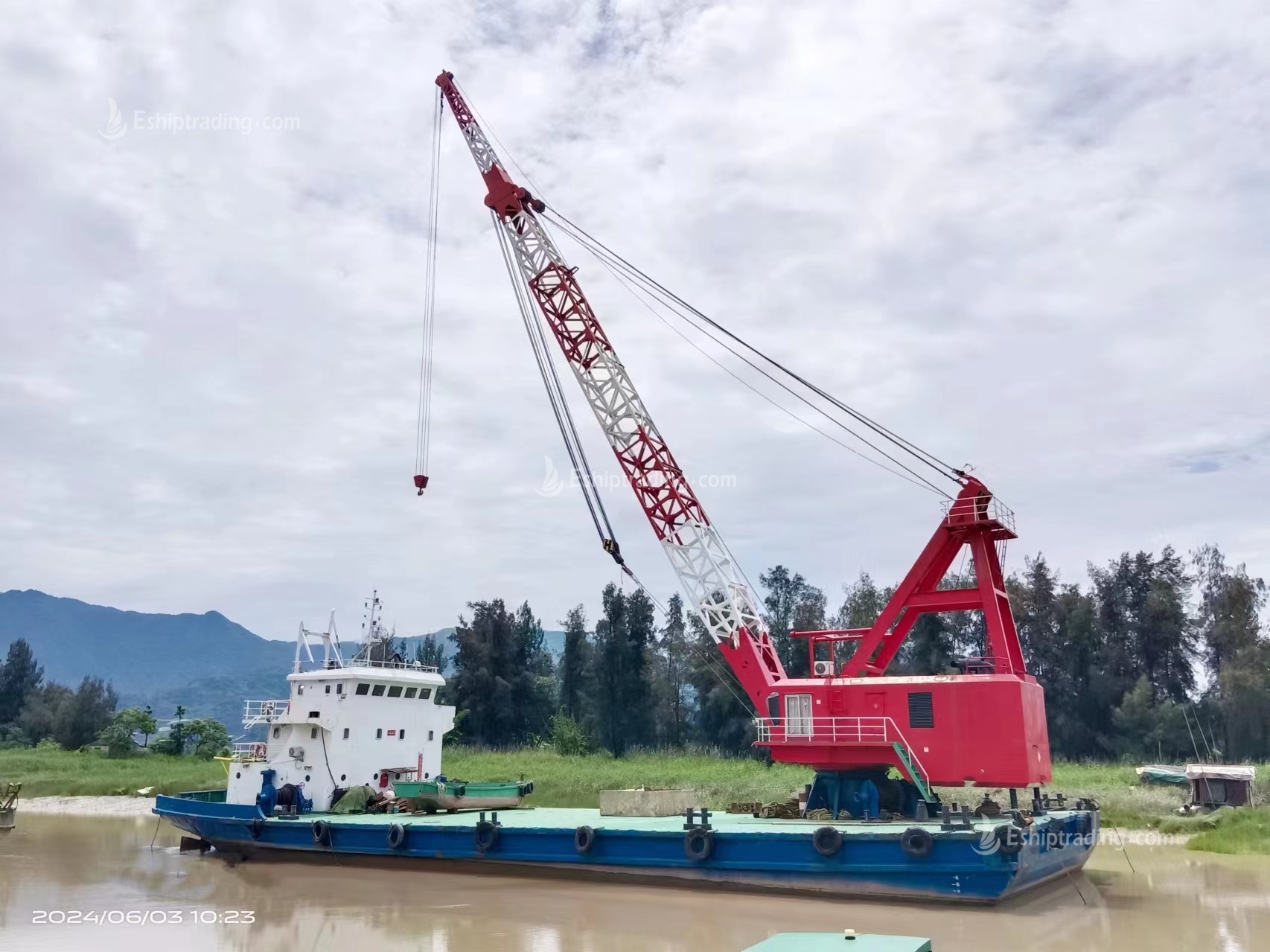 100 T Fully Revolving Floating Crane For Sale