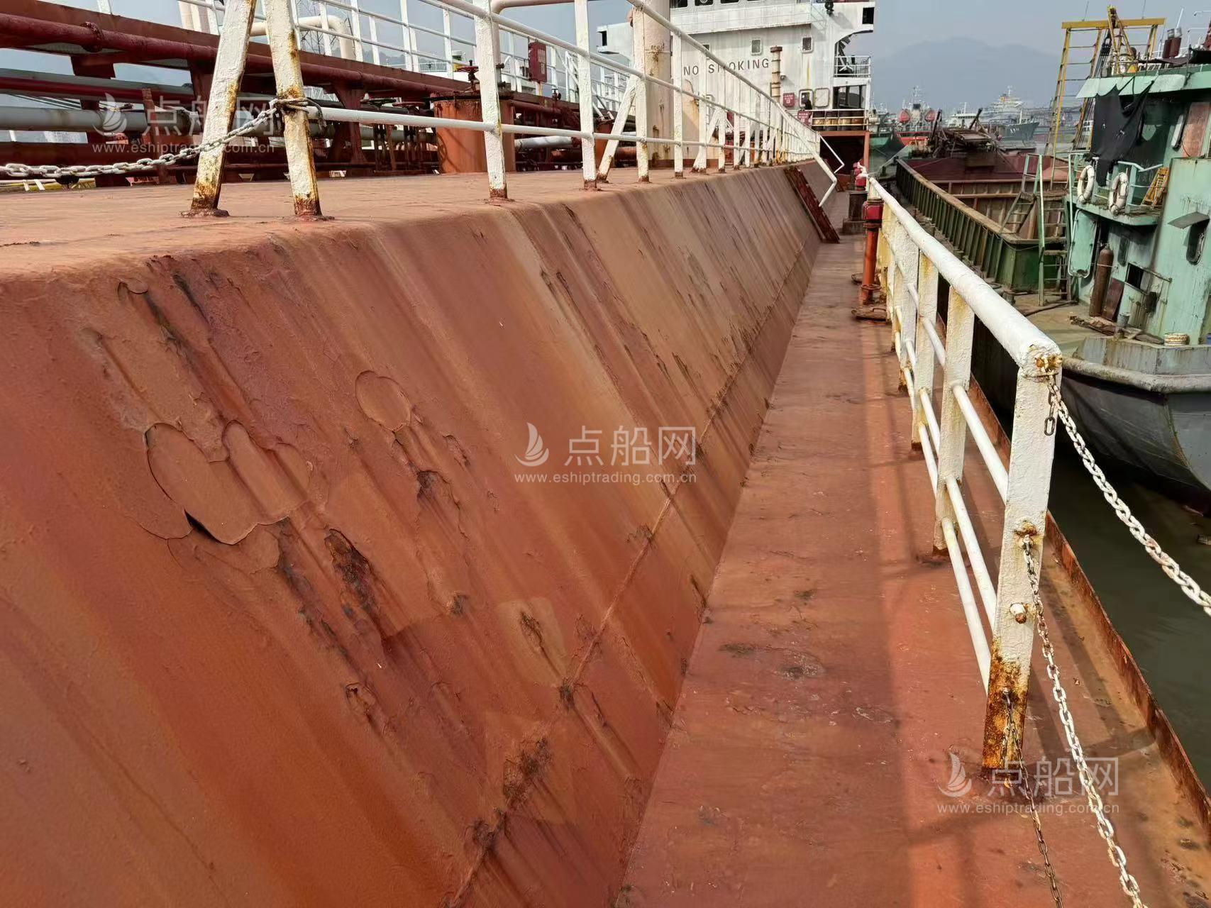 出售3388吨成品油船